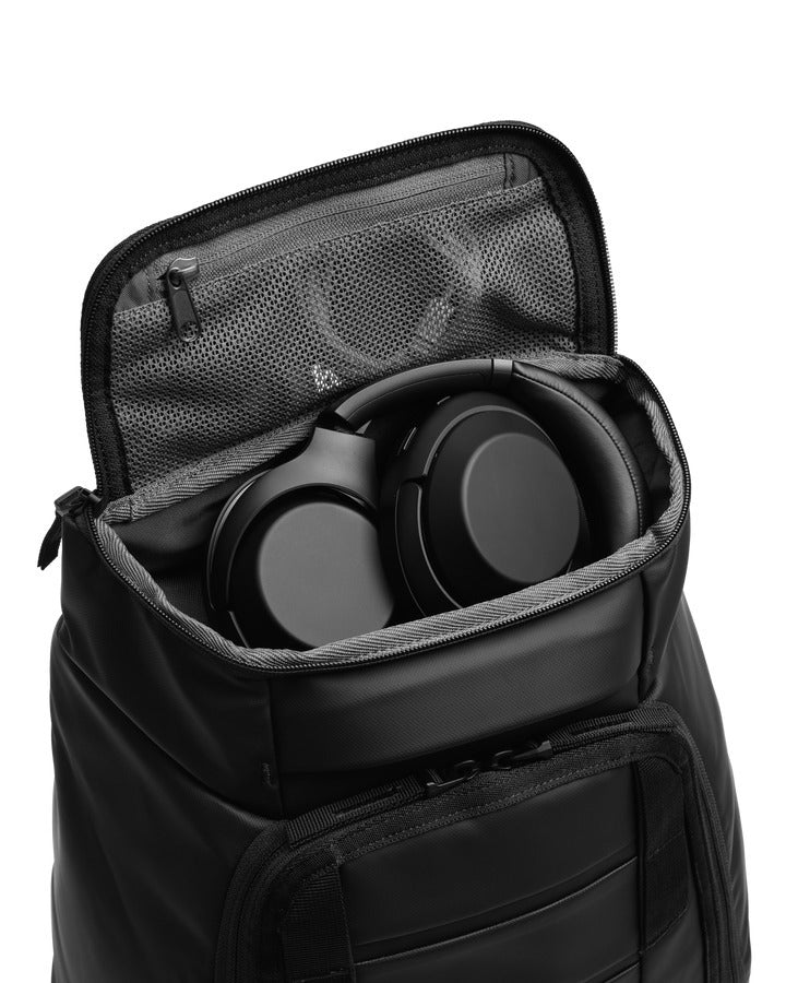 Db Hugger Backpack 25 l reppu, black out – kuva 7