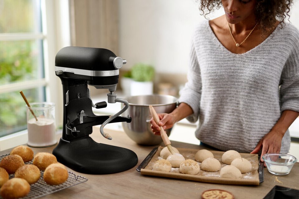 KitchenAid Artisan 5KSM60SPXEBM 5,6 L -yleiskone, mattamusta