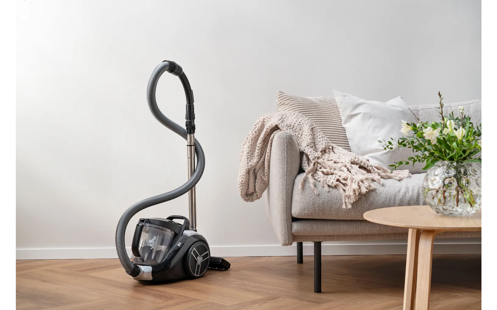OBH Nordica Compact Power XXL Bagless -pölypussiton pölynimuri, musta Arvosana 4.1/5 perustuen 40 arvosteluun