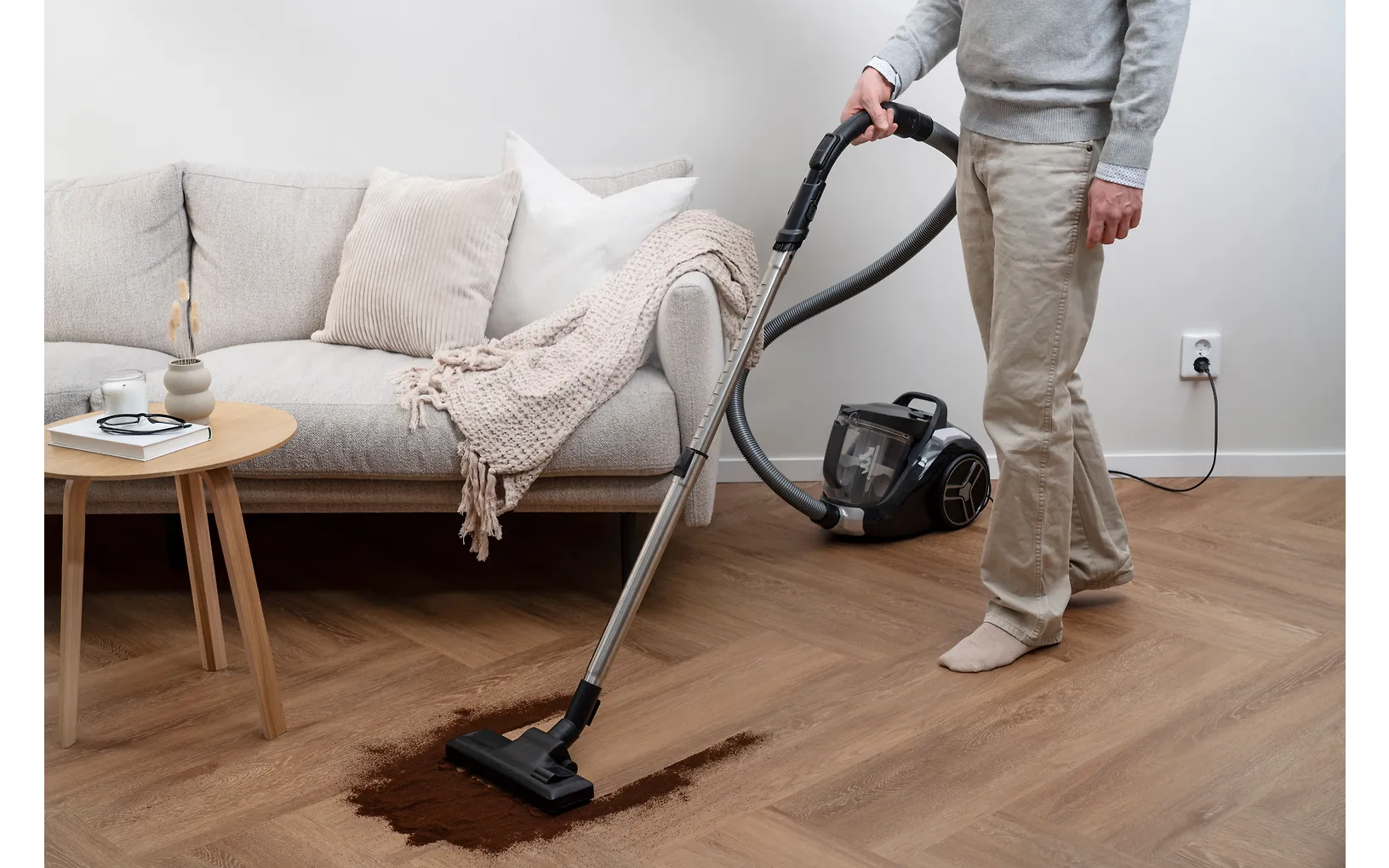 OBH Nordica Compact Power XXL Bagless -pölypussiton pölynimuri, musta Arvosana 4.1/5 perustuen 40 arvosteluun