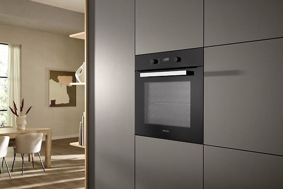 Miele H 2455 BP -kalusteuuni, musta – kuva 3