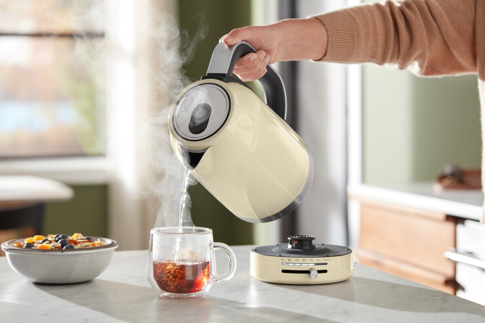 KitchenAid 5KEK1701EAC vedenkeitin, kerma