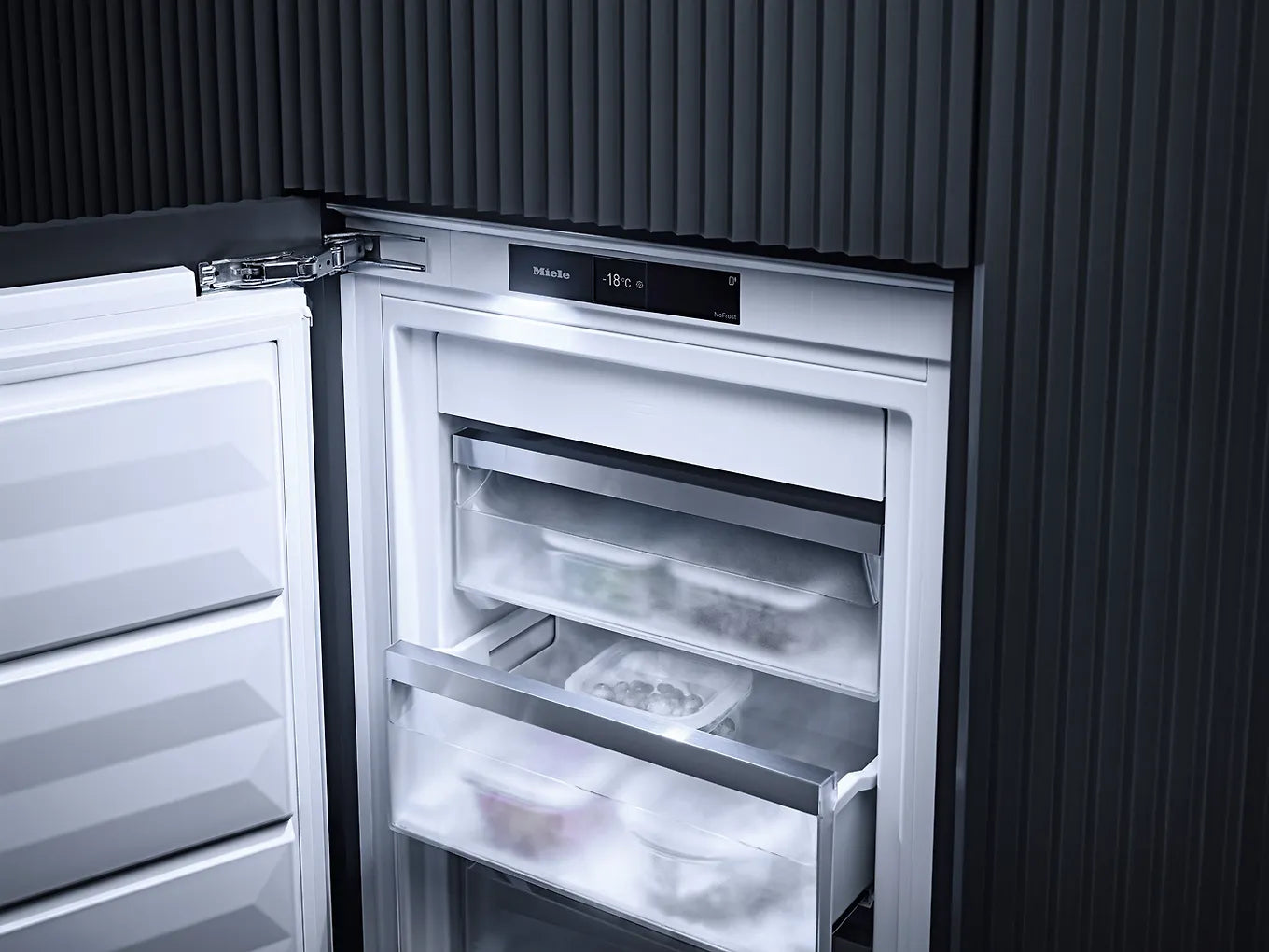 Miele FNS 7740 D 125 GalaEdition kaappipakastin, integroitava
