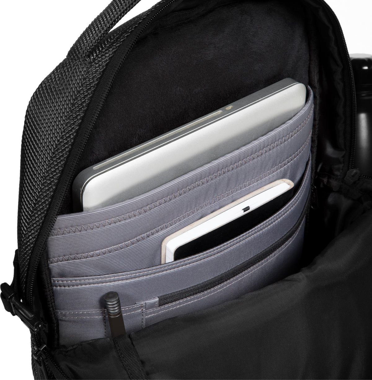 Eastpak TECUM M Cnnct Coat -reppu, musta – kuva 10