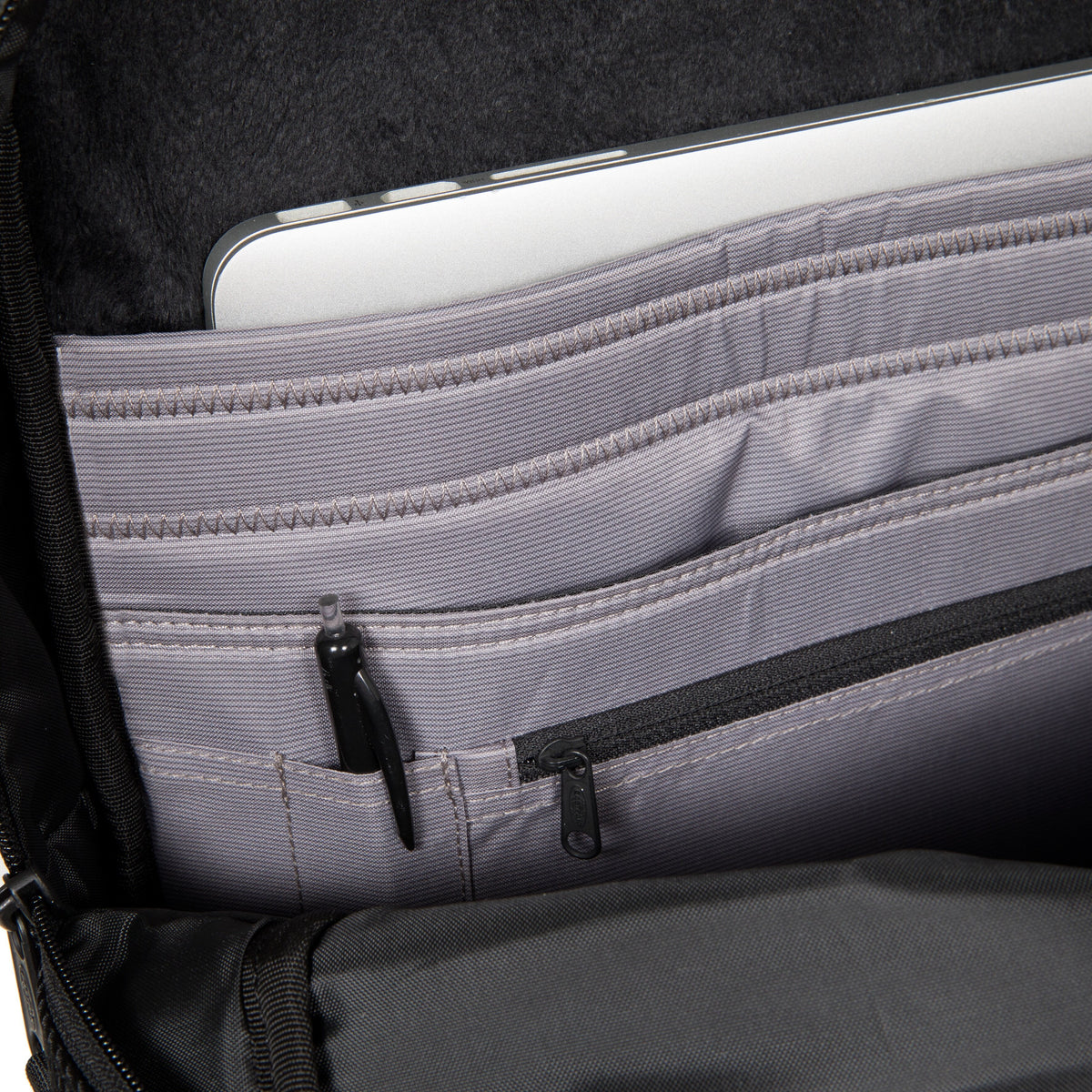 Eastpak TECUM M Cnnct Coat -reppu, musta – kuva 7
