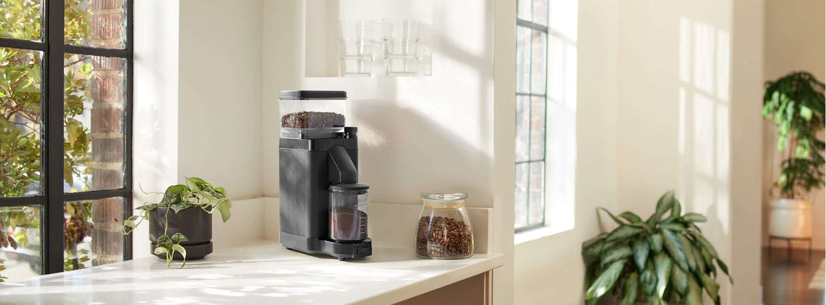 Moccamaster KM5 Burr kahvimylly, mattamusta