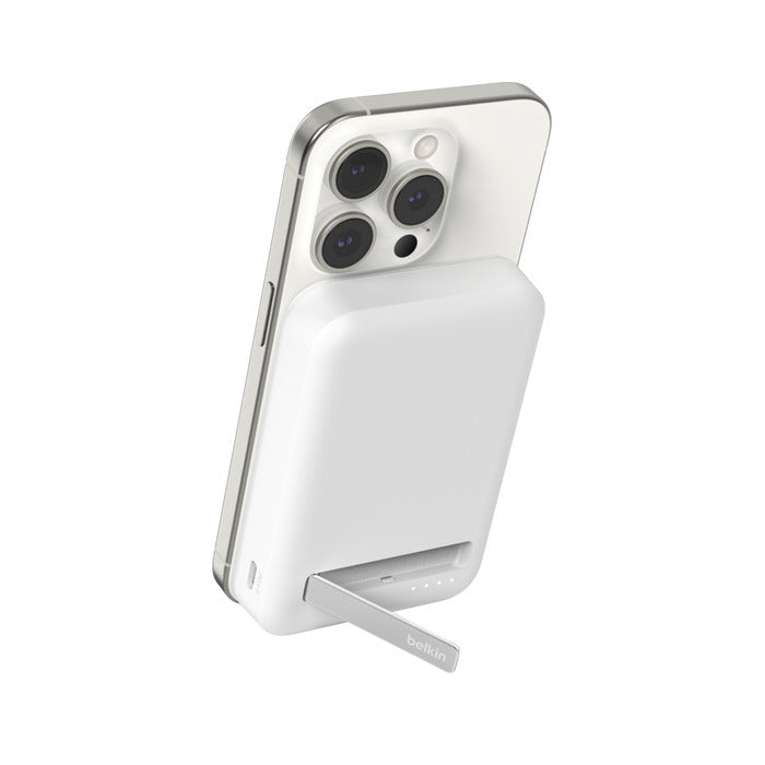 Belkin BoostCharge Pro Qi2 -varavirtalähde magneetilla, 8000 mAh, valkoinen