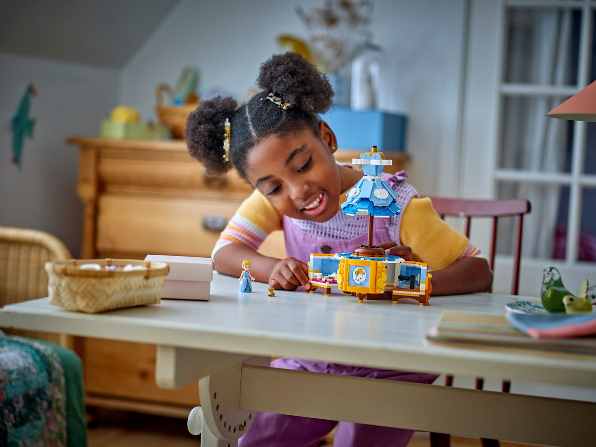 LEGO Disney Princess 43266 – Tuhkimon mekko – kuva 15