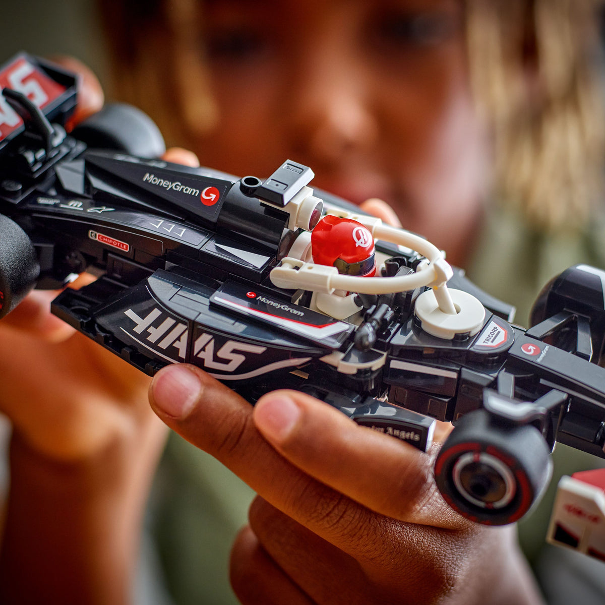LEGO Speed Champions Speed 77250 – MoneyGram Haas F1® Team VF-24 ‑kilpa-auto 8