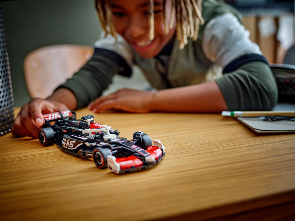 LEGO Speed Champions Speed 77250 – MoneyGram Haas F1® Team VF-24 ‑kilpa-auto 16