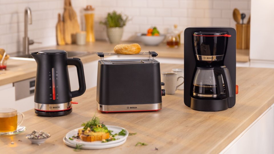 Bosch MyMoment TWK4M223 vedenkeitin, musta