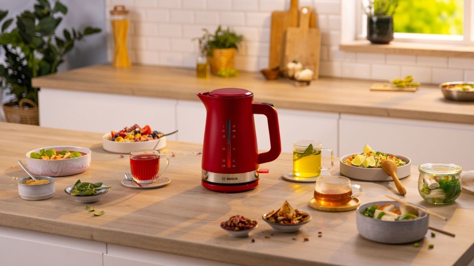 Bosch MyMoment TWK4M224 vedenkeitin, punainen