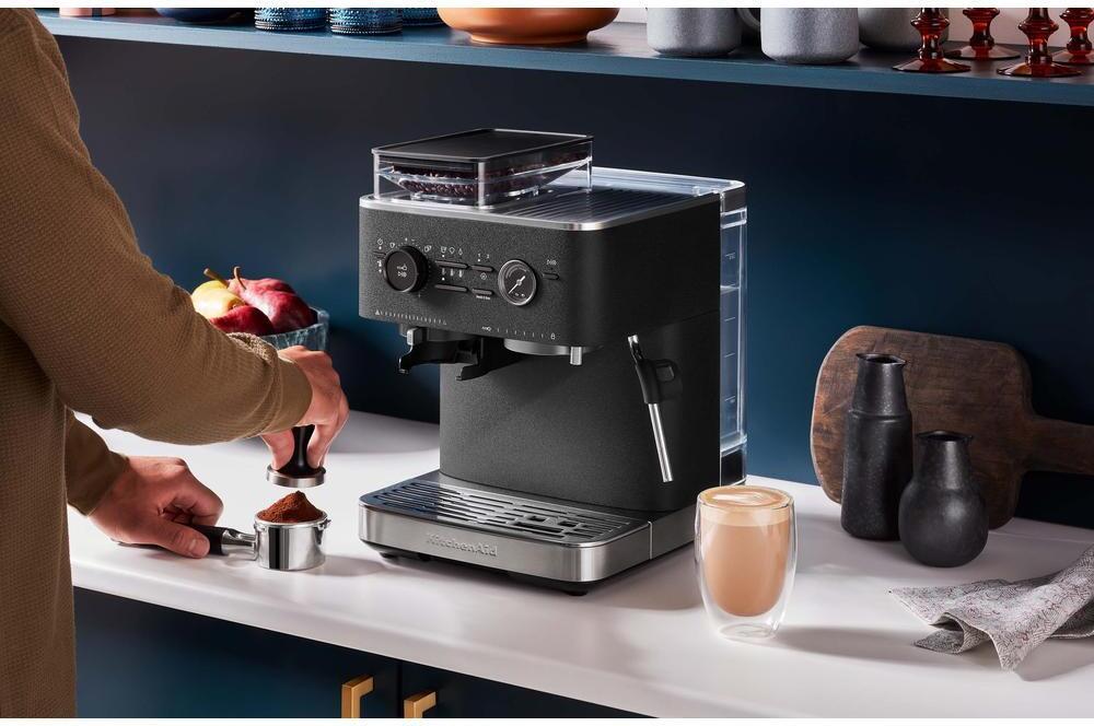 KitchenAid puoliautomaattinen espressokone kahvimyllyllä, 5KES6551, musta – kuva 6