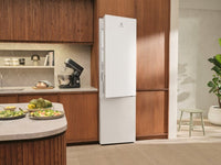 Electrolux LNT7MC36W 700-sarjan jääkaappipakastin, valkoinen, 2m