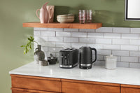 KitchenAid 5KEK1701EBK vedenkeitin, valurautamusta