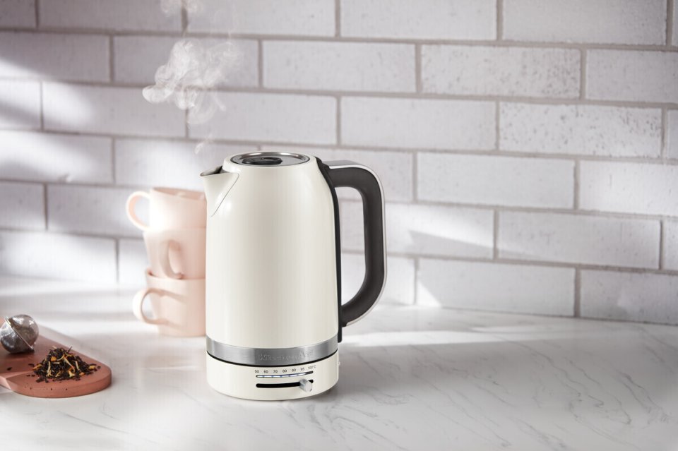 KitchenAid 5KEK1701EPL vedenkeitin, posliinivalkoinen