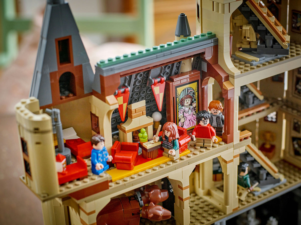LEGO Harry Potter 76454 Tylypahkan linna: Päärakennuksen torni – kuva 13
