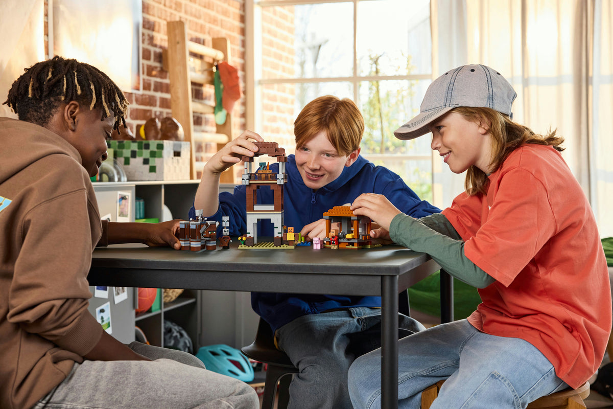 LEGO Minecraft 21278 Ryöstelijöiden etuvartioasema ja Tuhokylvyri – kuva 13