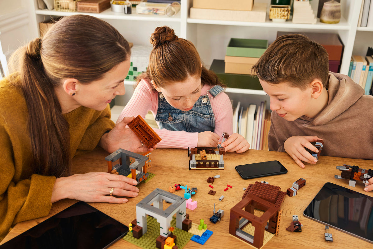 LEGO Minecraft 21278 Ryöstelijöiden etuvartioasema ja Tuhokylvyri – kuva 10