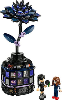 LEGO Wednesday 76784 - Musta daalia – kuva 2