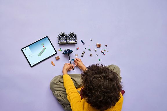 LEGO Wednesday 76784 - Musta daalia – kuva 4
