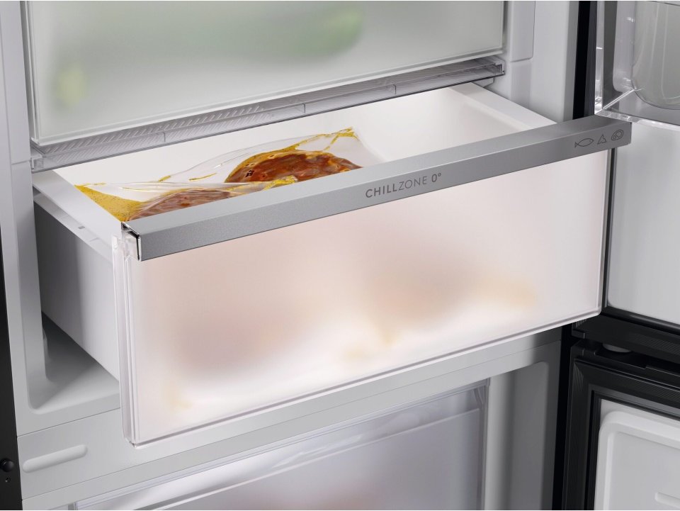 Electrolux LNT8MB36B jääkaappipakastin, musta teräs, 2m