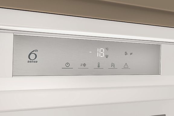 Whirlpool WHSD18F013D1 integroitava kaappipakastin – kuva 5