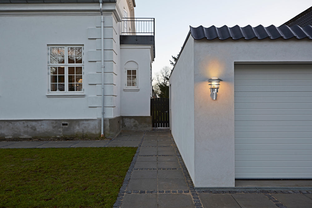 Lönstrup 22 vägglampa galvaniserad
