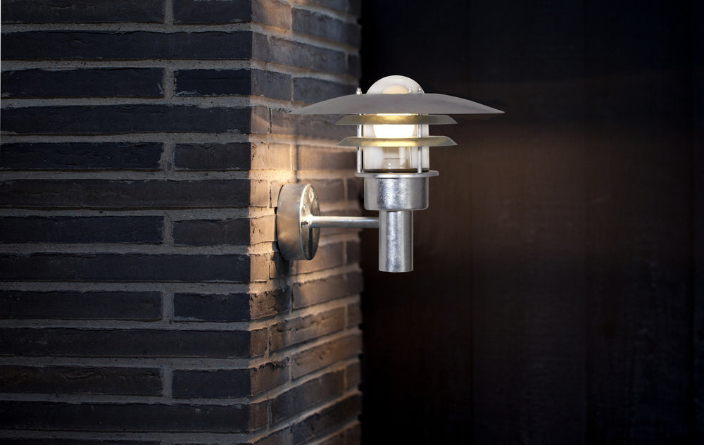Lönstrup 32 vägglampa galvaniserad