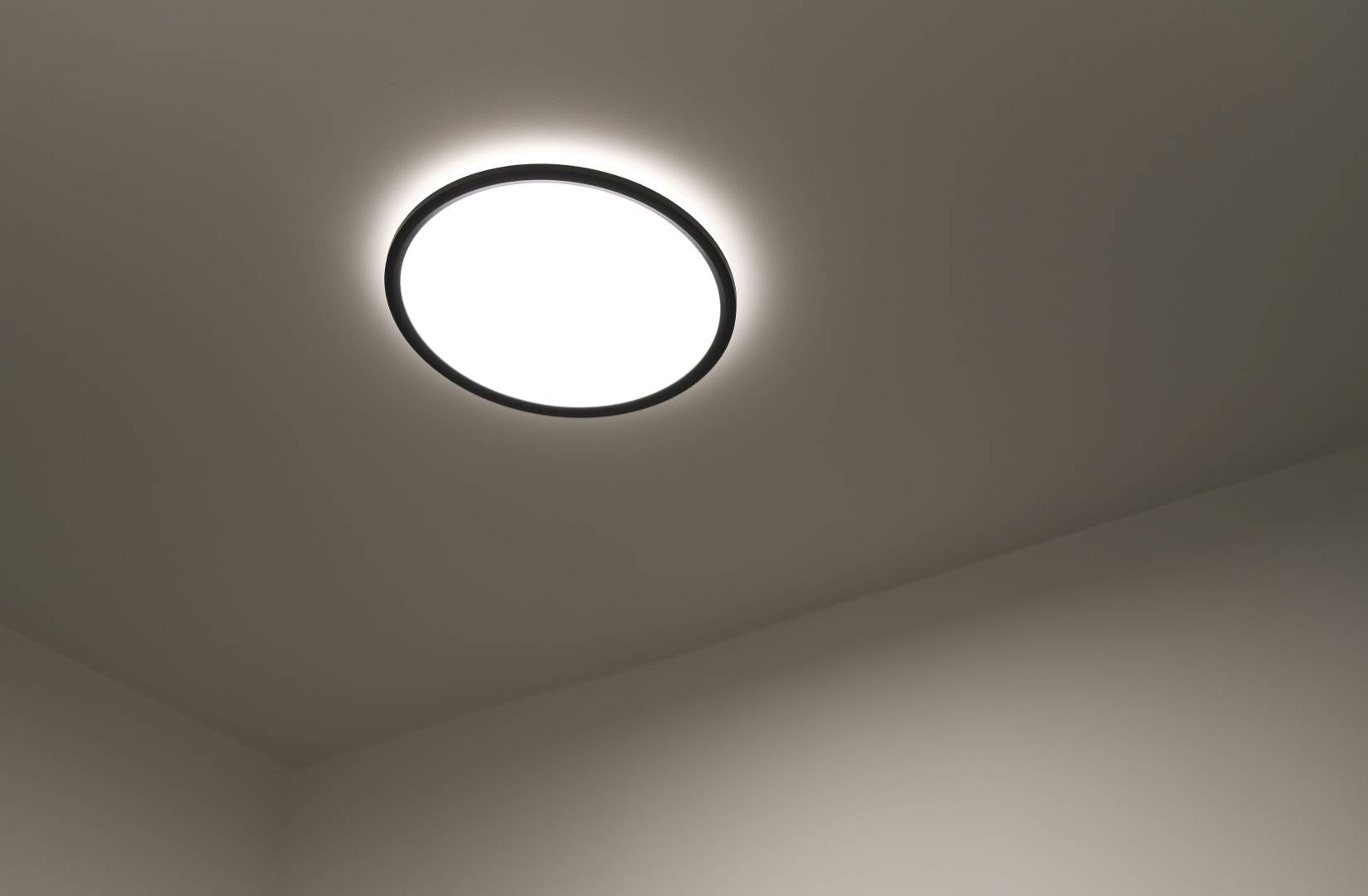 Liva Smart RGB svart