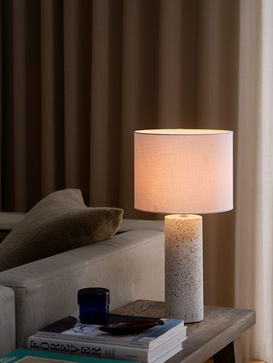 Antiga bordslampa vit