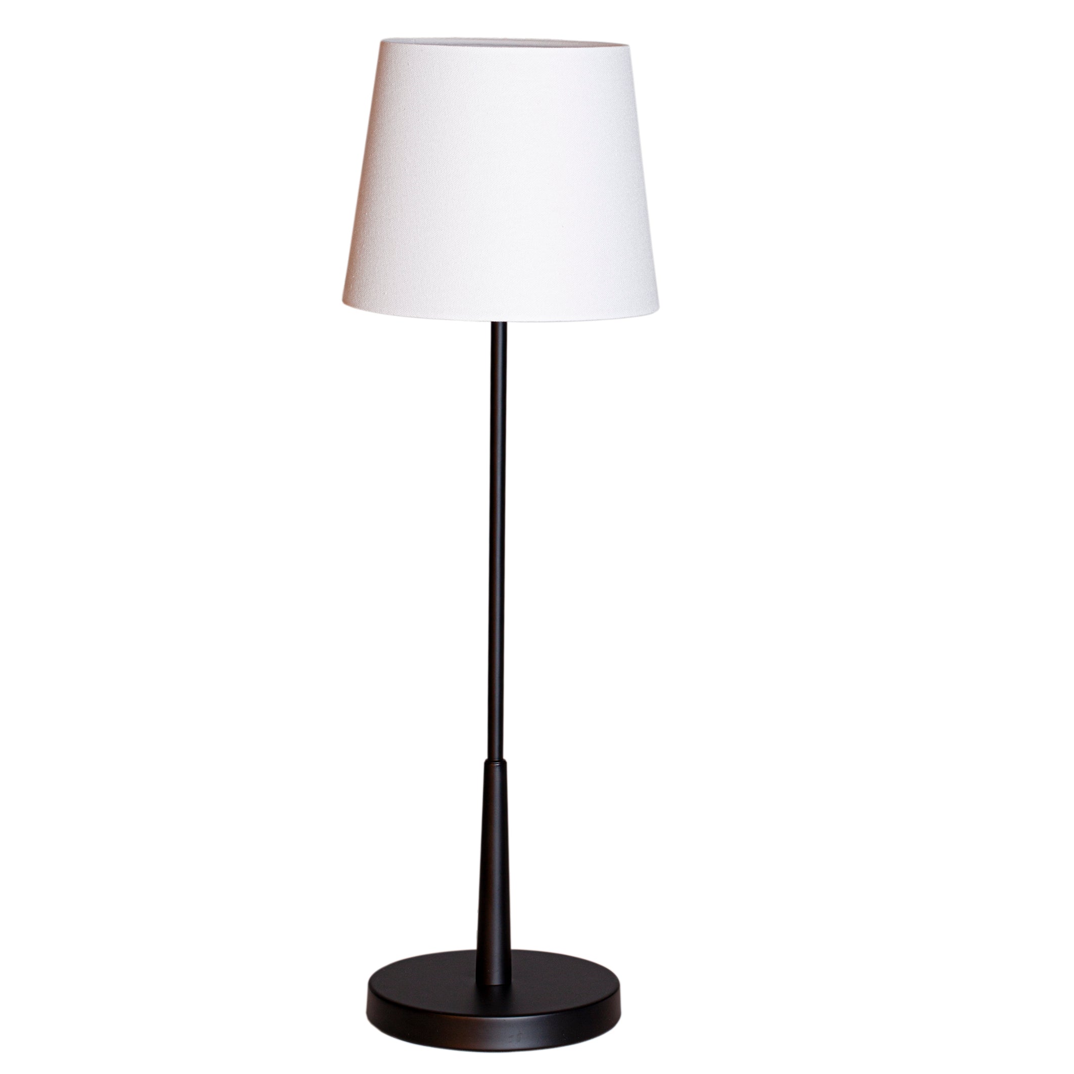 Lumi hög bordslampa matt svart / vit