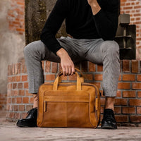 The Chesterfield Brand Ryan -tietokonelaukku 17" kannettavalle tietokoneelle, konjakki – kuva 6
