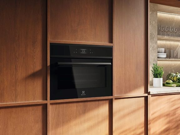 Electrolux COM900CB 800 MealAssist CombiQuick yhdistelmäuuni, musta
