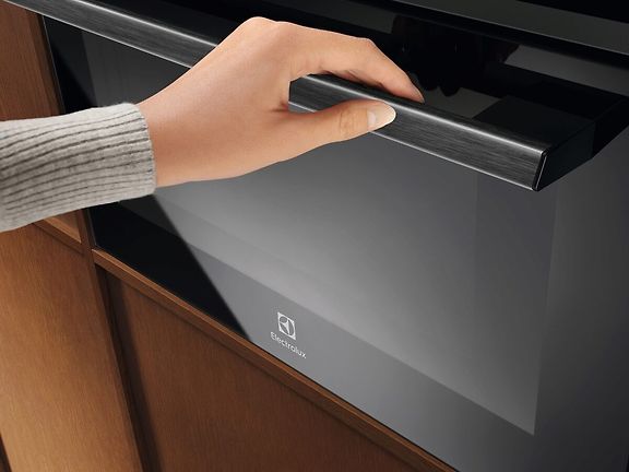 Electrolux COM900CB 800 MealAssist CombiQuick yhdistelmäuuni, musta