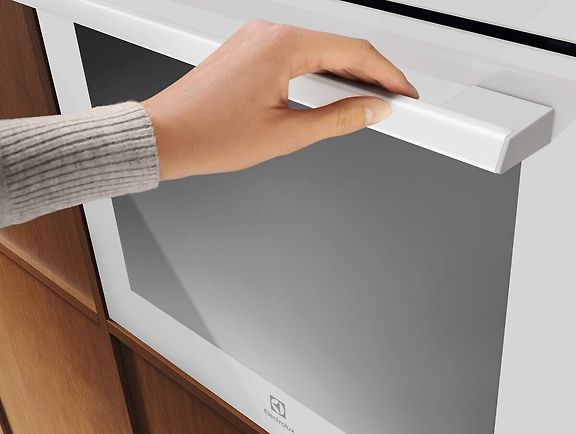 Electrolux BOC002EV 500 SurroundCook uuni, valkoinen