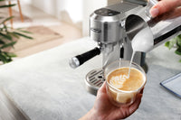 DeLonghi Dedica Duo EC890.M -espressokeitin 8