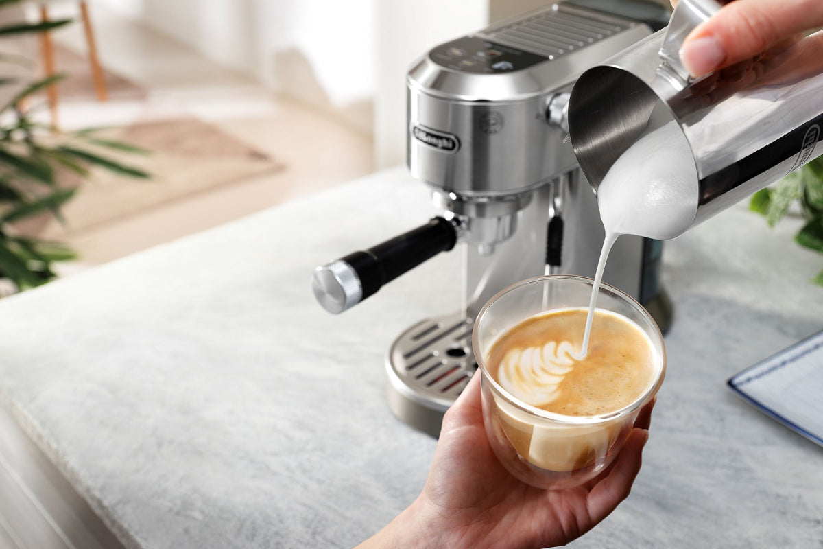 DeLonghi Dedica Duo EC890.M -espressokeitin 8