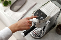 DeLonghi Dedica Duo EC890.M -espressokeitin 9