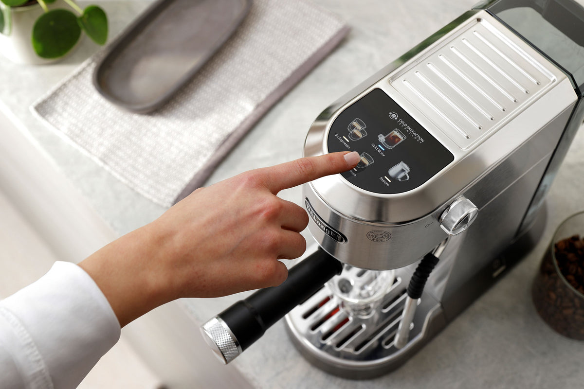 DeLonghi Dedica Duo EC890.M -espressokeitin 9