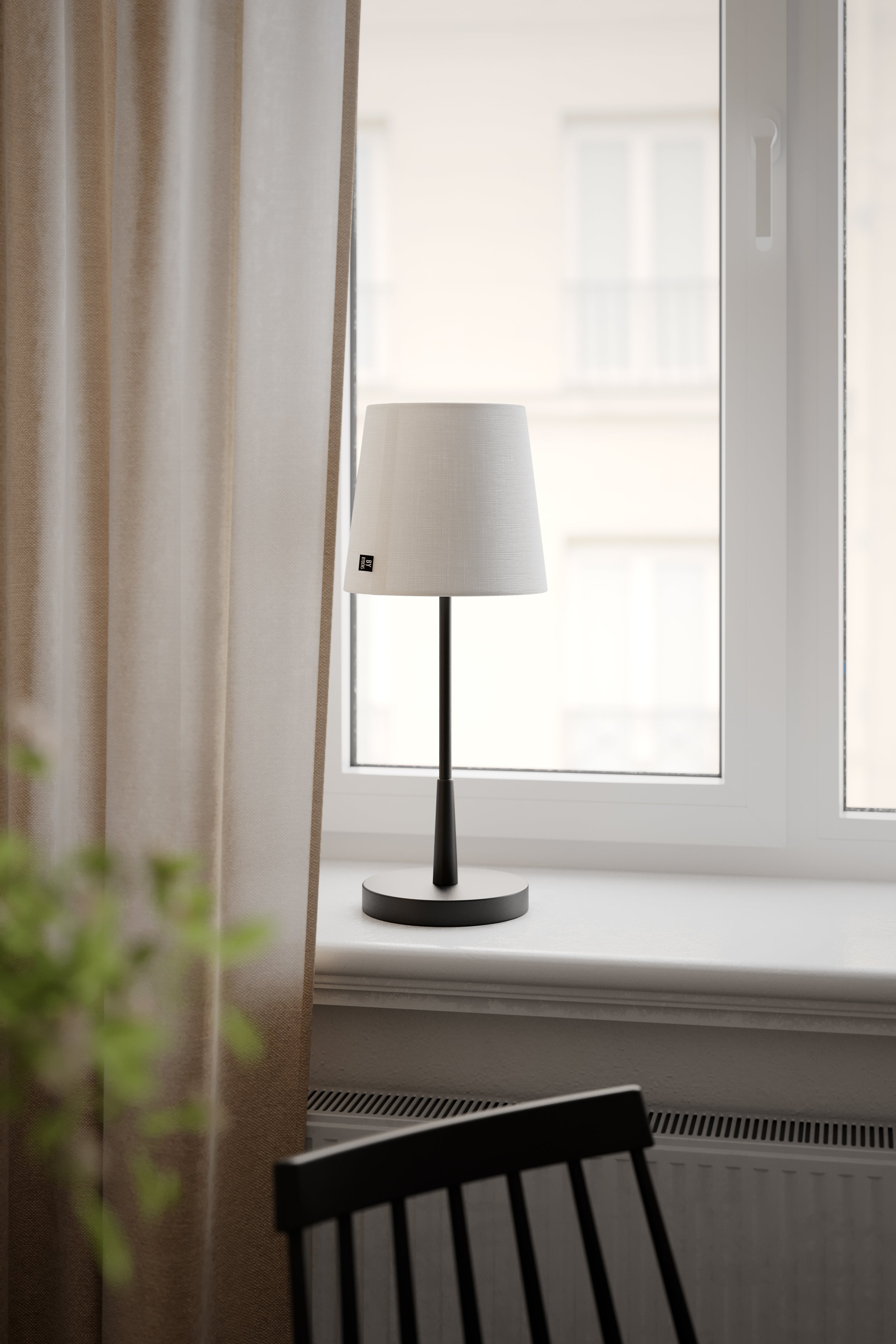 Lumi bordslampa matt svart / vit