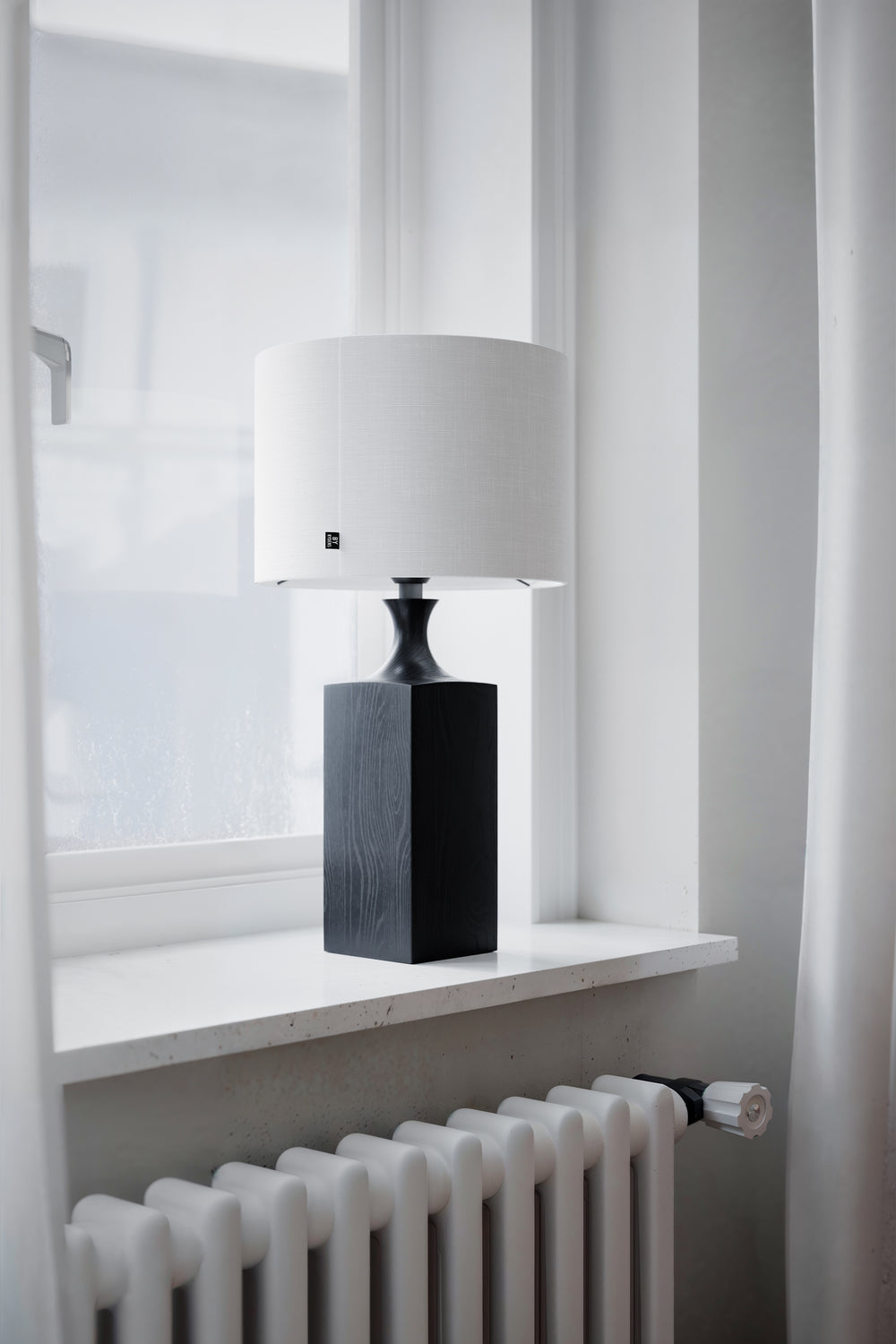 Woody pöytävalaisin korkea musta/valkoinen