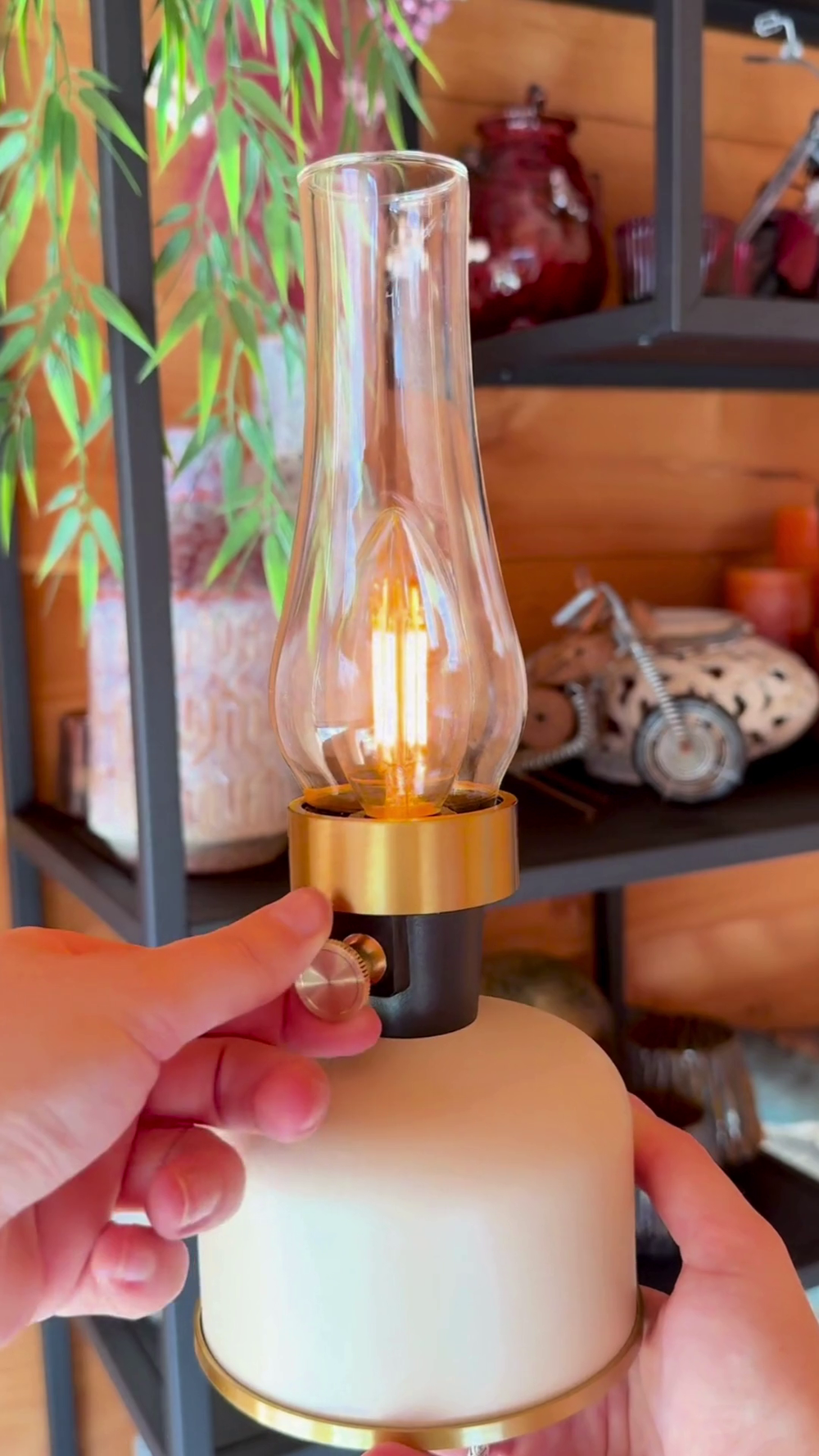 Lavinio pöytävalaisin IP54 (ladattava) beige