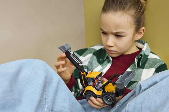 LEGO City Great Vehicles 60480 – Keltainen traktorikaivuri – kuva 6