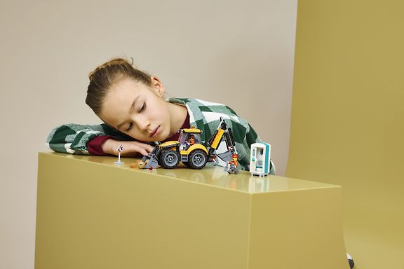 LEGO City Great Vehicles 60480 – Keltainen traktorikaivuri – kuva 10