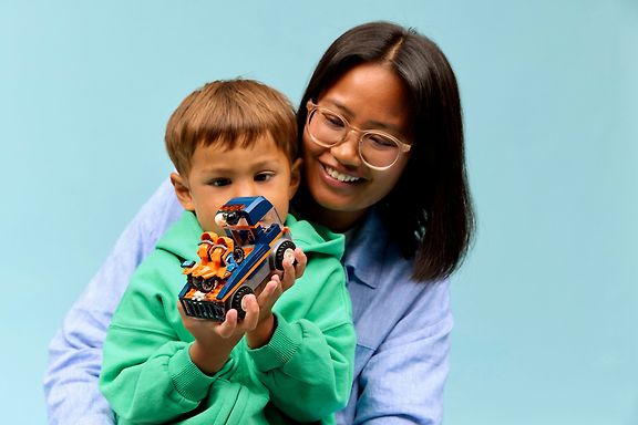 LEGO City Great Vehicles 60491 Moottoripyörän kuljetusauto – kuva 6